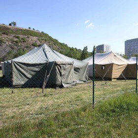 Stanové městečko pro uprchlíky v Troji.