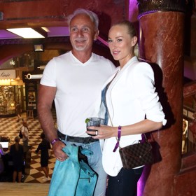 Páru to velmi slušelo.