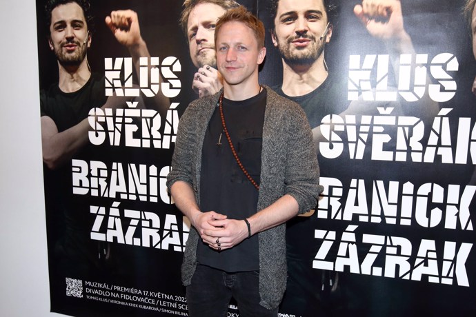 FOTO: Tomáš Klus napsal pro muzikál Branický zázrak text i hudbu. – stránka 220