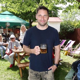 Martin Písařík ztvárňuje Šimona.