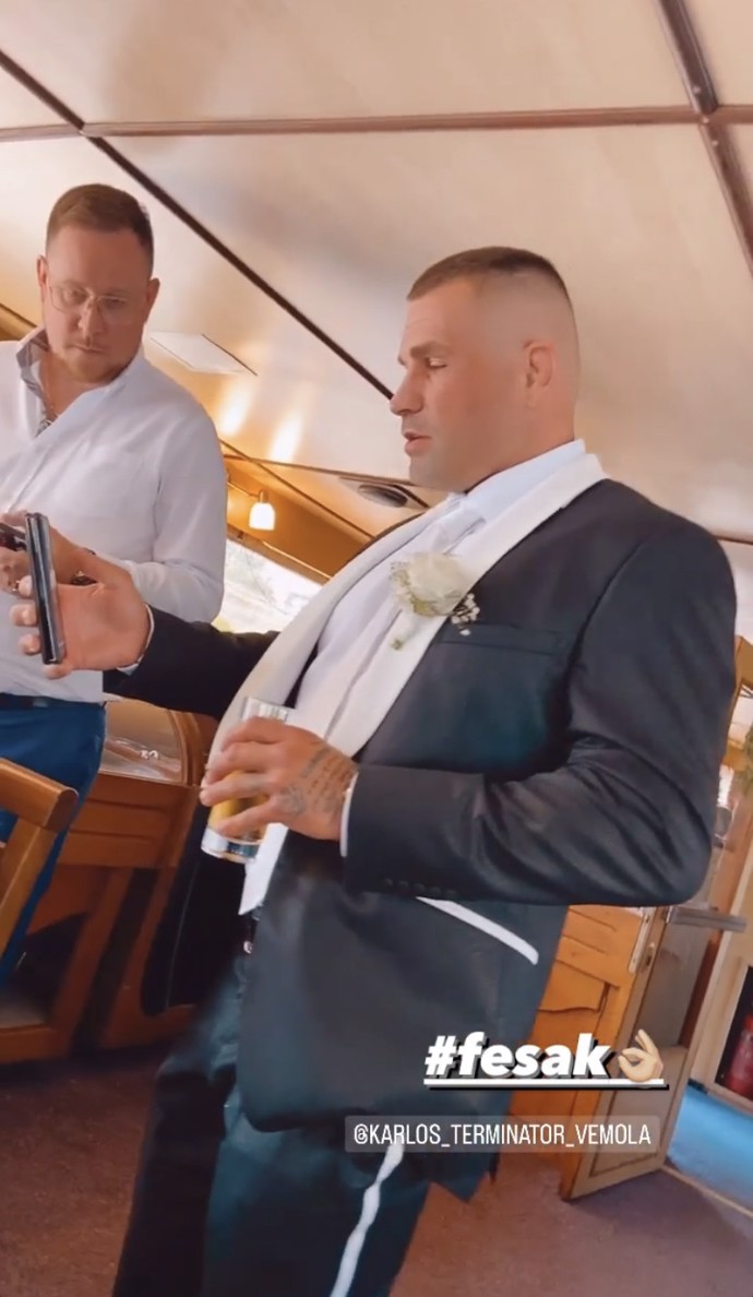 FOTO: Karlos Vémola si užívá rozlučku se svobodou. – stránka 1977