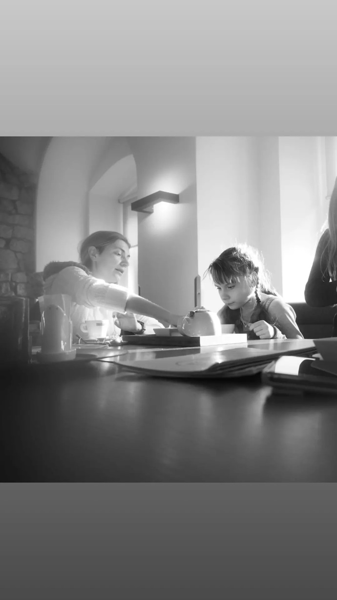 FOTO: Saša se svou dcerou. – stránka 1405