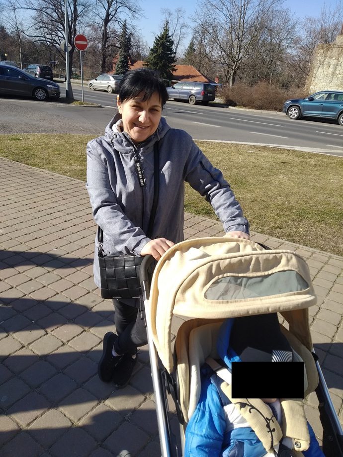 FOTO: Žana uprchla s dětmi před válkou do Česka. – stránka 1361