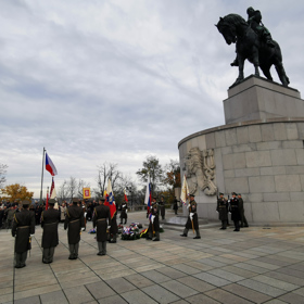 Uctění veteránů pod sochou Jana Žižky na Vítkově.