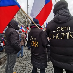 Lidé demonstrovali proti bídě.