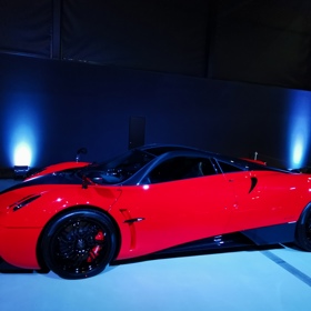 Nebudou chybět nabušené sporťáky.