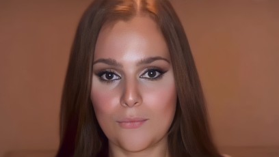 FOTO: Ornella ukazuje pásky, které tvarují poprsí.
