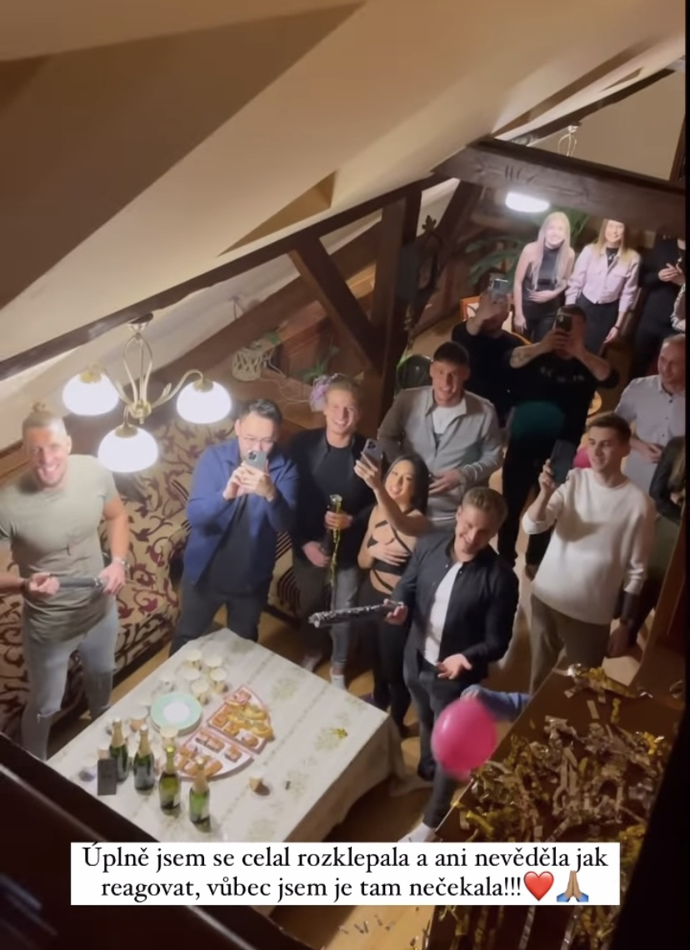 FOTO: Gabriela oslavila jednadvacáté narozeniny! Tajnou oslavu ji připravil její přítel. – stránka 74