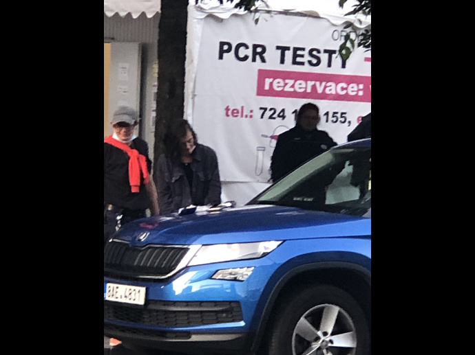 FOTO: Katka Bradáčová byla nedávno viděna na Andělu. – stránka 31