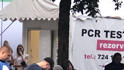 FOTO: Katka Bradáčová má oplétačky s policí.