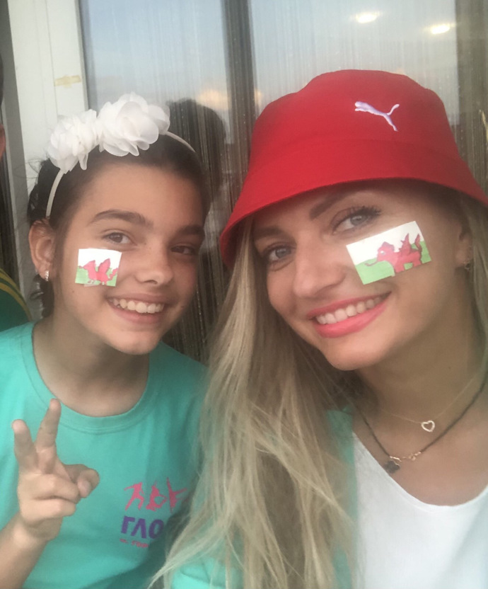 FOTO: Fotka Albiny a Anhheliny z Ukrajiny ještě před válkou. – stránka 1264