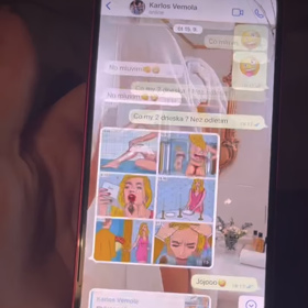 Karlos se nebránil ani pikantním obrázkům. 