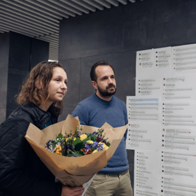 Darja a Ján u své stěny  slávy. 