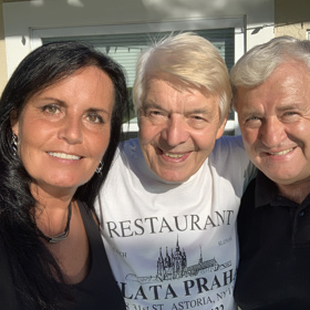 Eva a Vašek s kamarádem. 