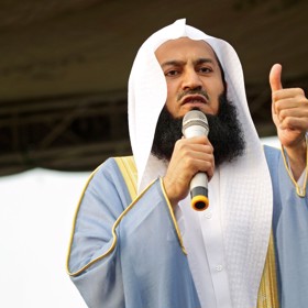 Ismail ibn Musa Menk je proti homosexuálům i proti sbližování s jinými náboženstvími.