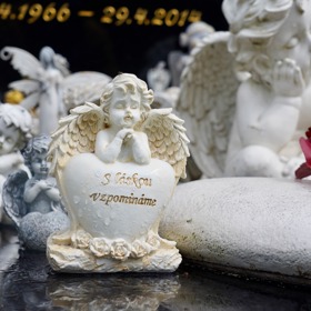 Nechybí ani andělíčci.