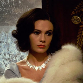 Jacqueline Bisset ve snímku Vražda v Orient expresu (1974).