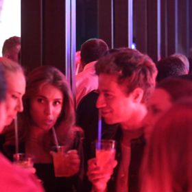 Milan Peroutka doslova zářil. Může za to Denisa Grossová, se kterou strávil značnou část večera? Podívejte se, jak jim to spolu slušelo. 