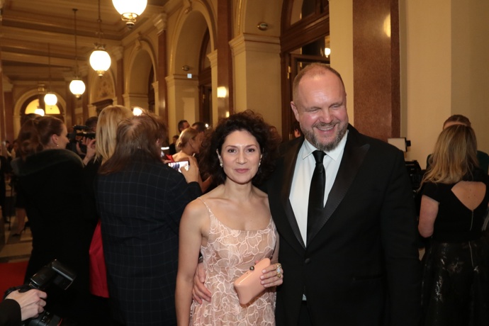 FOTO: Martha Issová se svým mužem Davidem Ondříčkem. – stránka 21