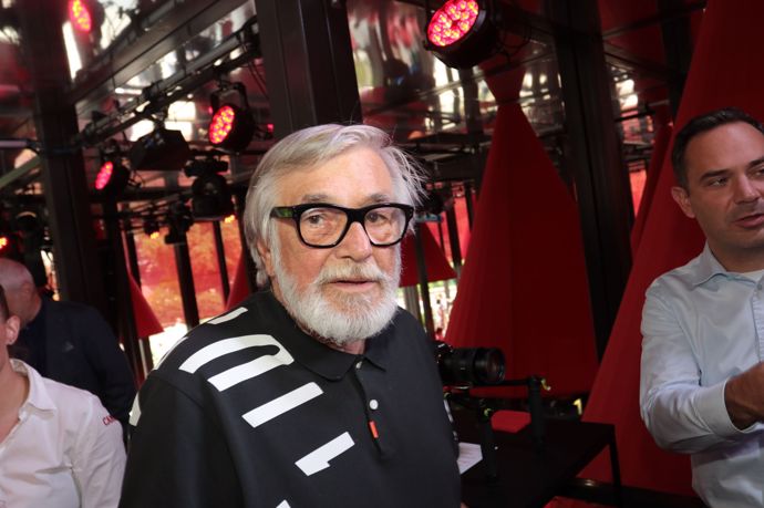 FOTO: Jiří Bartoška byl nemocný, nakonec si ale festival ve Varech nenechá ujít. – stránka 828