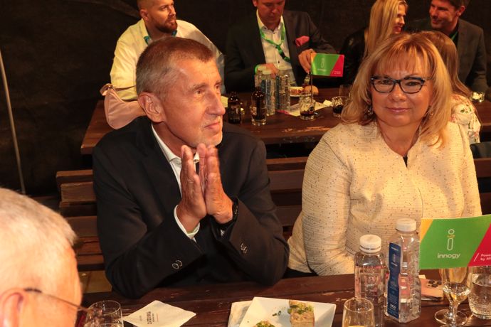 FOTO: Andrej Babiš už by možná i tančil, ale Mirai mu posledně řekli jasné ne. – stránka 1236