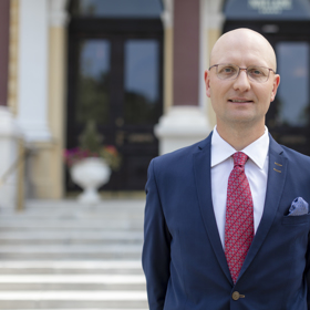 Generální ředitel společnosti Ensana Léčebné lázně Mariánské Lázně Karel Kalivoda žije s rodinou v Mariánských Lázních a je velkým patriotem.