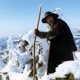 Karel Heřmánek si zahrál Krakonoše v rodinné komedii Krakonoš a lyžníci (1980).