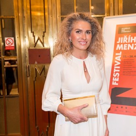 Olga Menzelová přišla o cennosti po zesnulém manželovi.