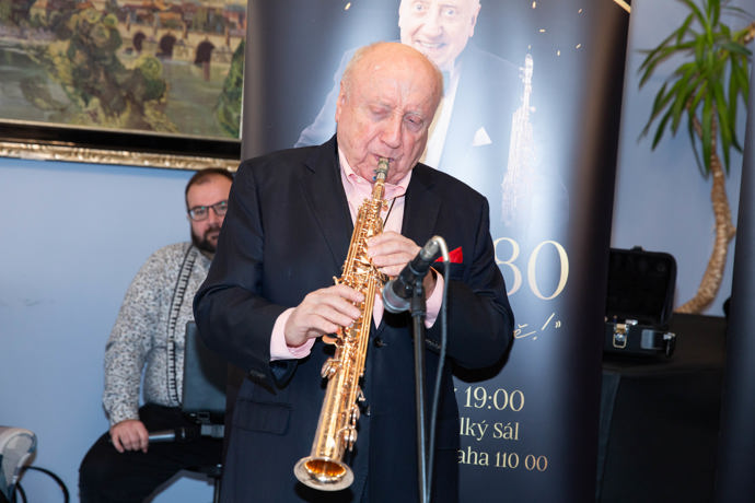 FOTO: Felix Slováček je skvělý muzikant. – stránka 907