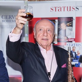 Felix Slováček by si přál, aby jeho žena přestala pít alkohol.