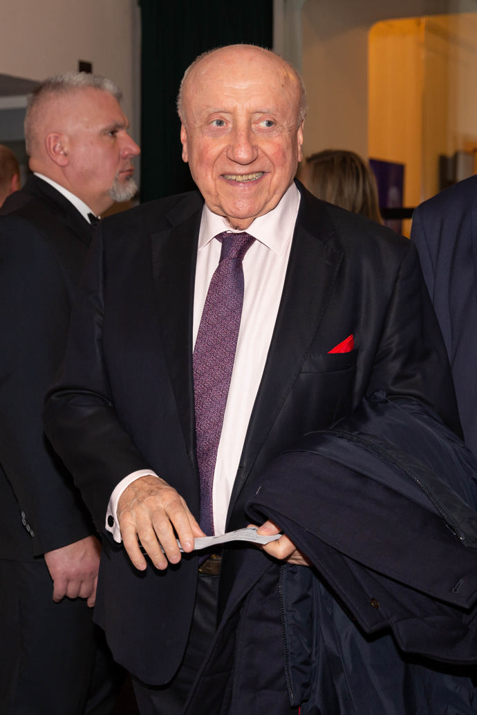FOTO: Vysmátý Felix Slováček. – stránka 882