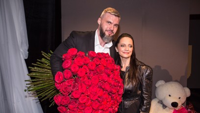 FOTO: Lucie Bílá se svou láskou Radkem Filipim a narozeninovým pugétem 160 růží.