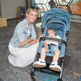 Iveta s Matýskem v kočárku