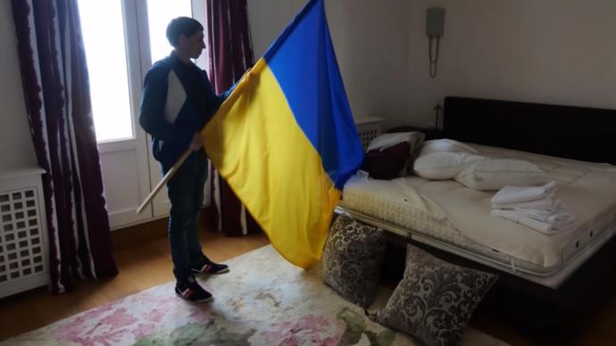 FOTO: Uvnitř ložnice. – stránka 1353