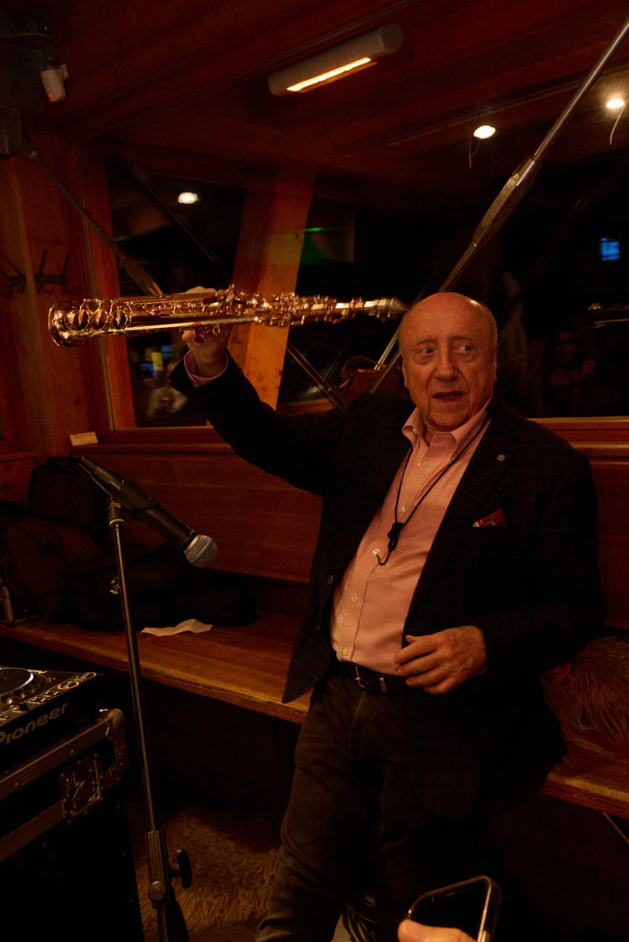 FOTO: Felix je výborný saxofonista. – stránka 888