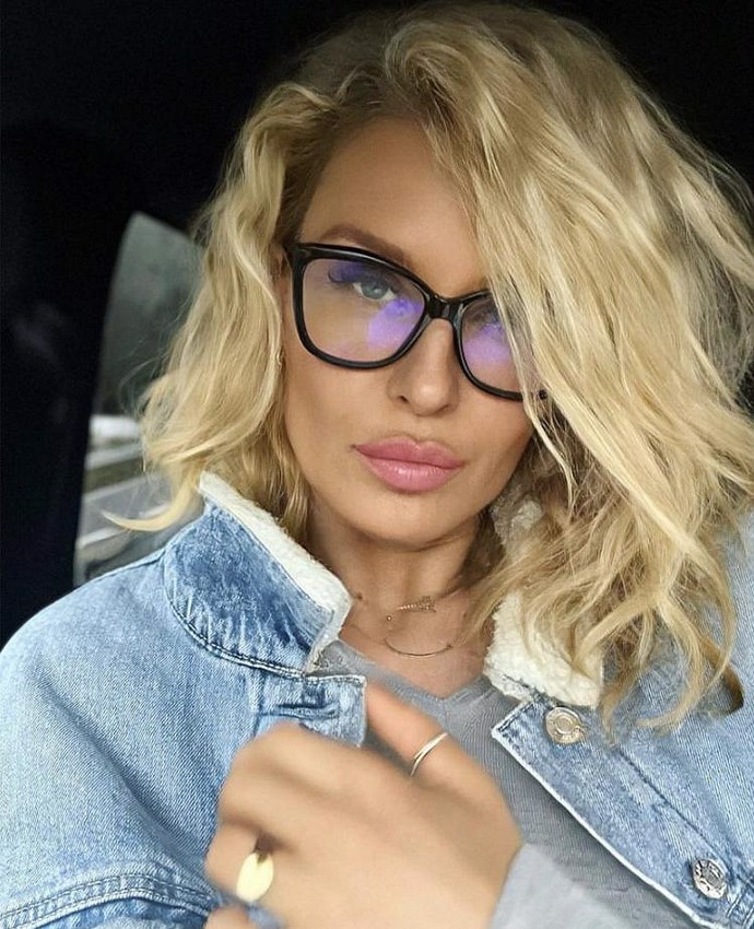 FOTO: Simona Krainová ve zkráceném účesu. – stránka 675
