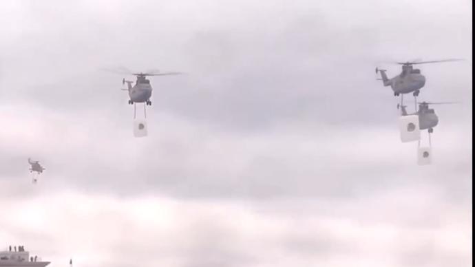 FOTO: Vrtulníky vezou pračky. – stránka 996