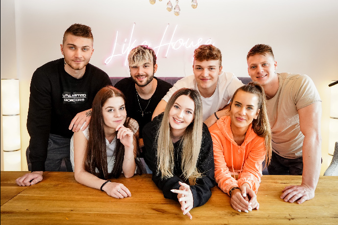 FOTO: Like House začne bojovat o přízeň diváků. – stránka 141