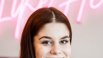 FOTO: Lada přiznala ve včerejším díle, že všichni influenceři drží huby, ale moc dobře vědí, co se mezi Bárou a Datlem odehrává.