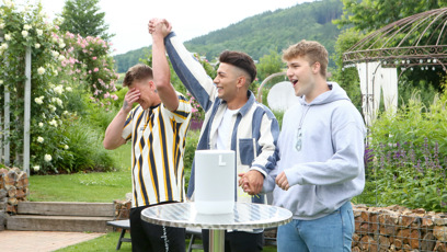 FOTO: Zpěvák Jan Bendig přišel oznámit, kdo reality show vyhrál.