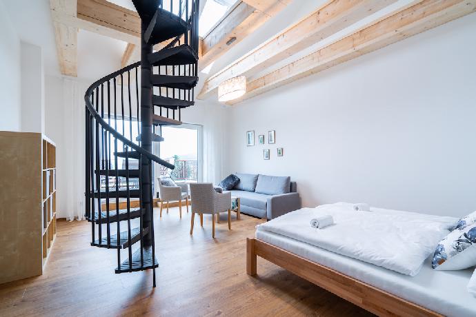 FOTO: Každý má jiný názor na Like House. – stránka 125