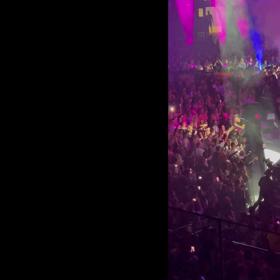 Leoš Mareš šel směrem k publiku.