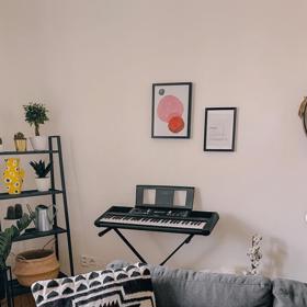 Elektrické klávesy Mariany jsou často v provozu.