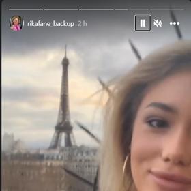 Šťastná Rika Fane v Paříži.