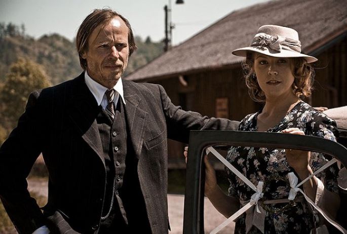 Karel Roden a Franziska Weisz ve snímku Habermannův mlýn.