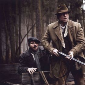 Karel Roden jako hajný Březina ve snímku Habermannův mlýn