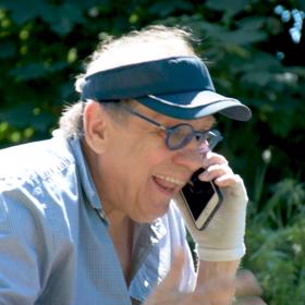 Josef Alois Náhlovský ve své poslední filmové roli rybáře chlípníka.