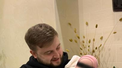 FOTO: Otec šel nakoupit, a když se vrátil, jeho dítě a partnerka byly mrtvé.