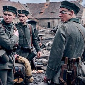 Román Na západní frontě klid od Ericha Maria Remarqua se dočkal již několika zpracování.