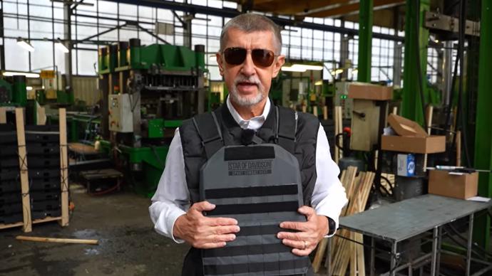FOTO: Expremiér v neprůstřelné vestě. – stránka 1283